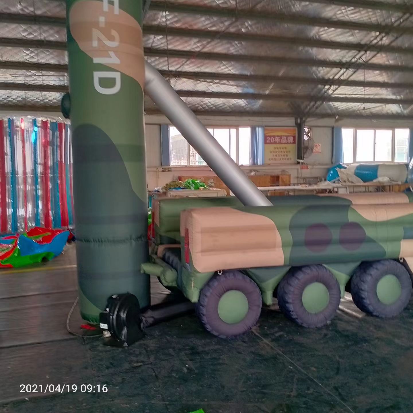 瑞昌军事演习中的充气目标车辆：模拟发射车雷达车坦克飞机
